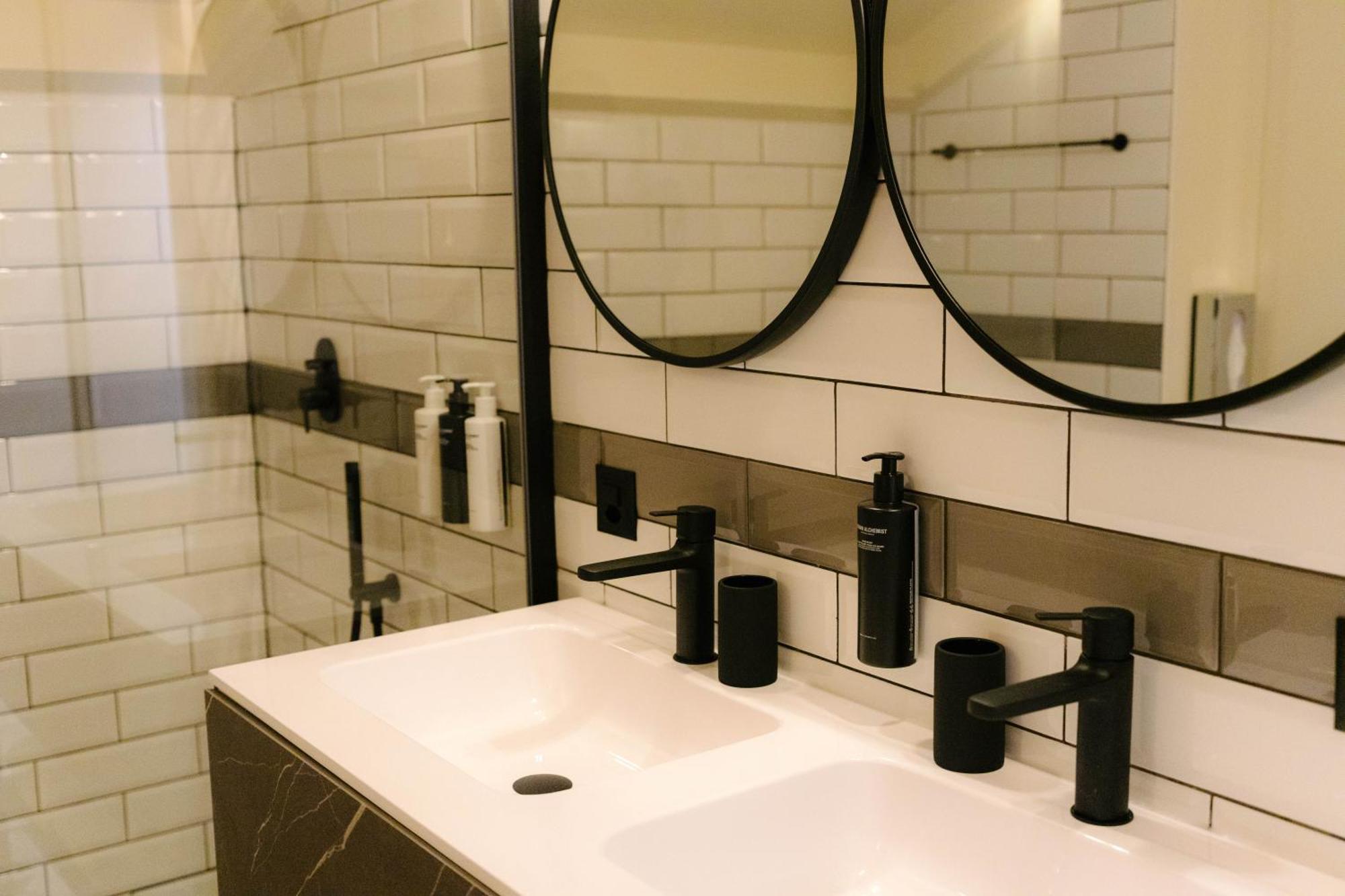 Seven Town House Boutique Hotel Локарно Екстериор снимка