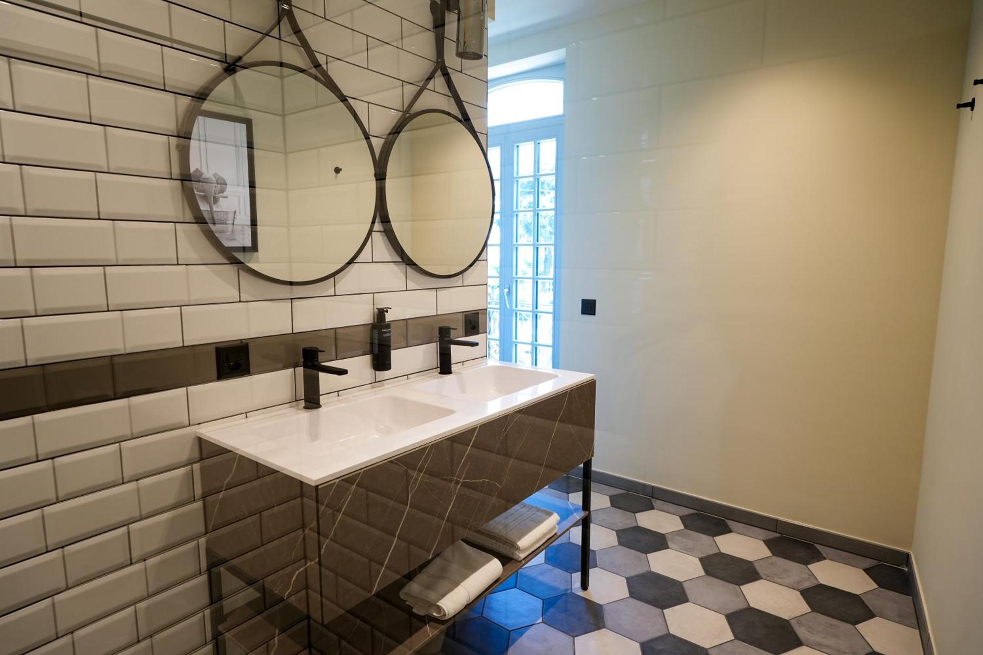Seven Town House Boutique Hotel Локарно Екстериор снимка